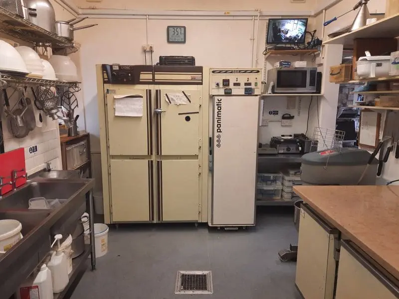800